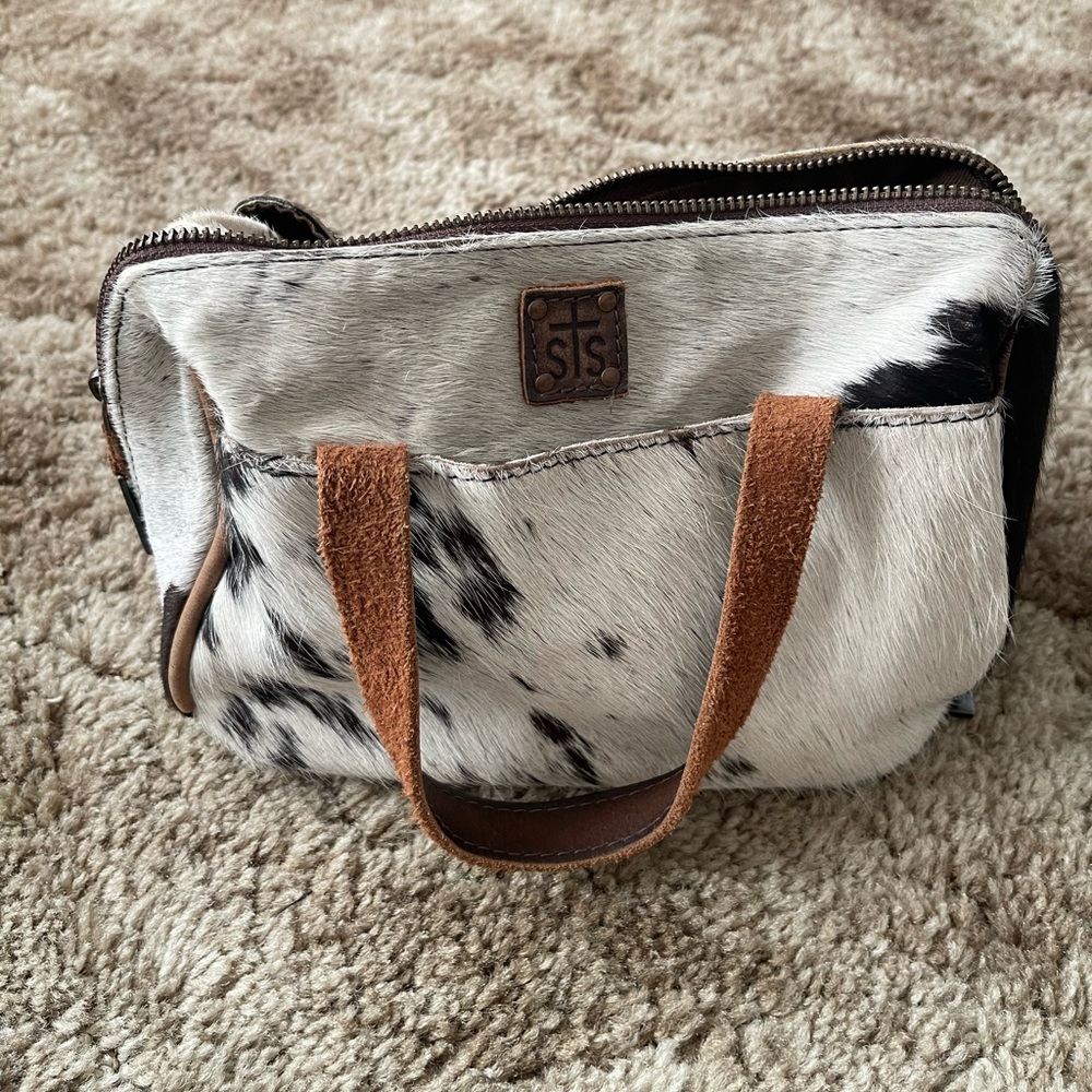 STS makeup bag